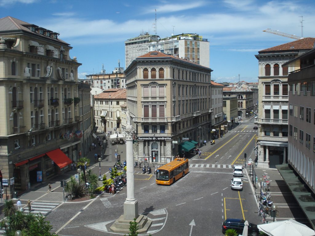 Padova_Piazza_Garibaldi | Hotelvalbrenta.com